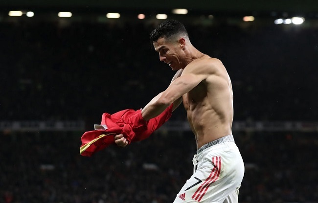 Giúp MU thắng phút 90+5, Ronaldo lại xô đổ loạt kỷ lục tại Champions League