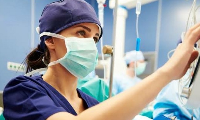 Gần 1/5 số lượng nhân viên y tế ở Mỹ nghỉ việc trong đại dịch COVID-19