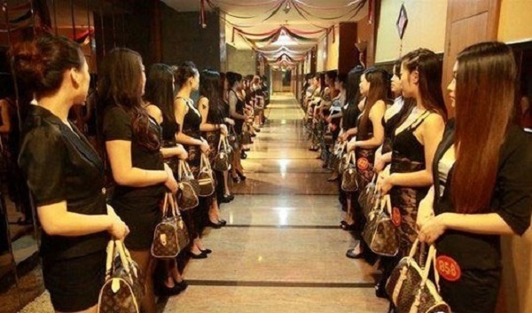 Phố đèn đỏ lớn nhất Trung Quốc ra sao sau đợt truy quét 
