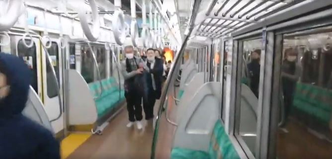 Vụ tấn công bằng dao trên tàu điện ngầm ở Tokyo: Hung thủ không nghĩ các hành khách có thể chạy thoát