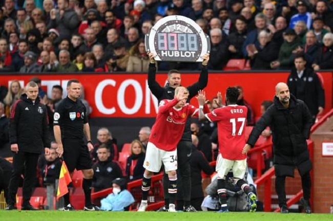 Vì sao MU có thể thay 4 cầu thủ trong trận thua trước Man City?