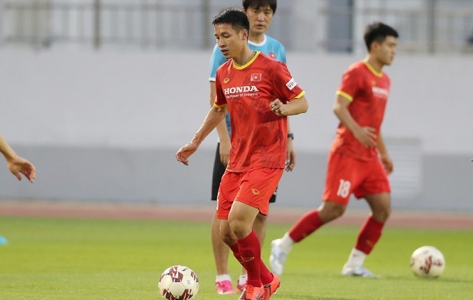 Hùng Dũng hăng say tập luyện trong ngày đầu trở lại đội tuyển Việt Nam