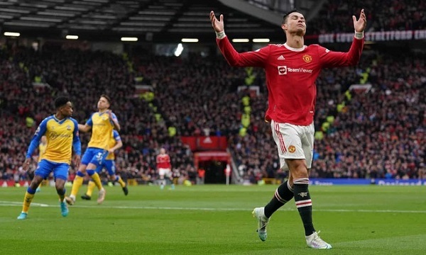 MU lại hòa thất vọng, Ronaldo lập chuỗi 