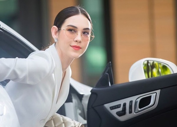 Những mỹ nhân châu Á tự 