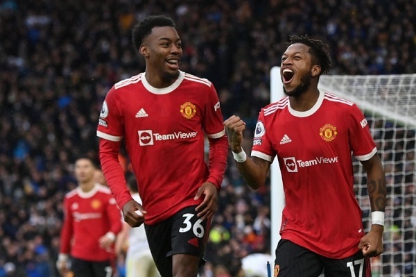 Thắng nghẹt thở trước Leeds, MU đi vào lịch sử Ngoại hạng Anh