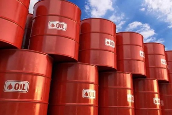 Căng thẳng Nga - Ukraine đẩy giá dầu vượt ngưỡng 100 USD/thùng