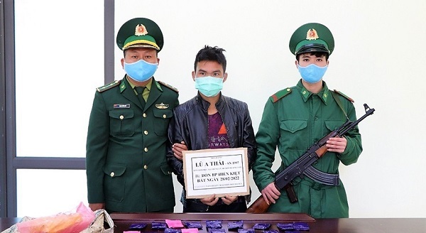 Bắt đối tượng vận chuyển 6.000 viên ma túy tổng hợp