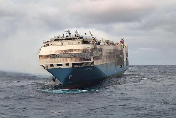 Tàu chở hơn 4.000 siêu xe Porsche, Bentley, Lamborghini,... chìm ở Đại Tây Dương