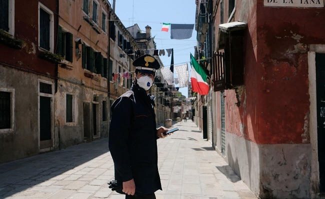 Italy: Hơn 280.000 người bị nhiễm COVID-19 lần thứ hai, nội các vẫn hủy bỏ biện pháp phòng dịch