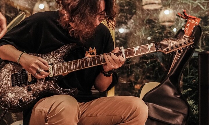 Ngôi nhà của Johnny Depp và Amber Heard bị tổn hại sau cuộc xung đột, nhân chứng kể lại.