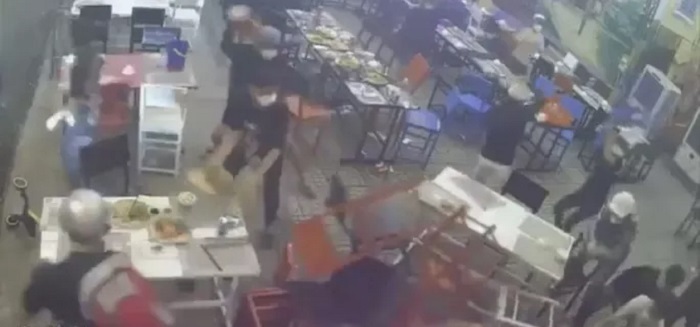 Nhóm côn đồ lao vào quán nhậu chém người trọng thương ở Gò Vấp