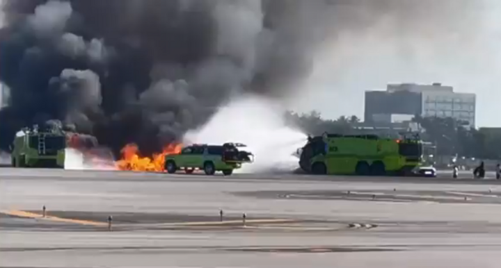 Mỹ: Máy bay chở khách bốc cháy ngùn ngụt sau khi hạ cánh khẩn cấp