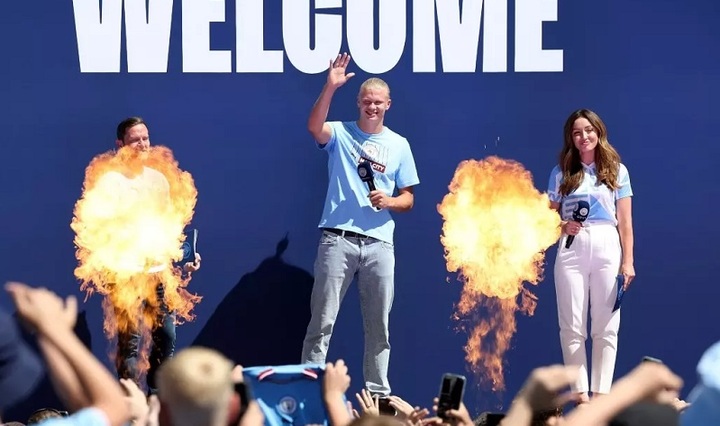 Haaland ra mắt Man City, lập tức tuyên chiến Man United