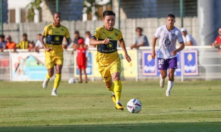 Đội trưởng Pau FC: Quang Hải được che chở rất kỹ