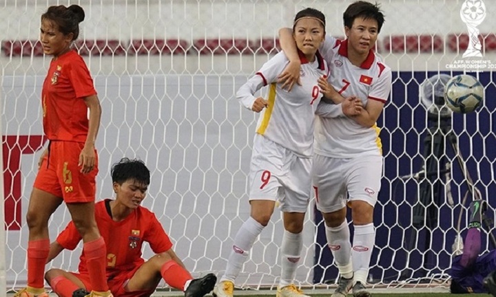 HLV Mai Đức Chung muốn nâng cấp tuyển nữ bằng cầu thủ Việt kiều