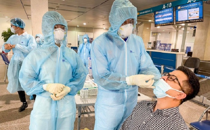 Ngày 25/7 ghi nhận thêm gần 900 ca nhiễm COVID-19