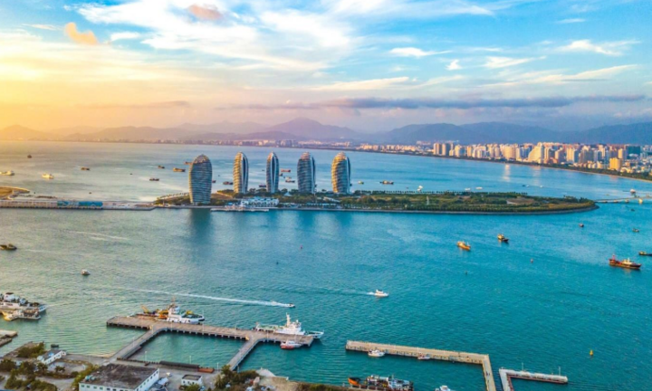 Trung Quốc phong tỏa thành phố du lịch ở đảo Hải Nam giữa mùa cao điểm