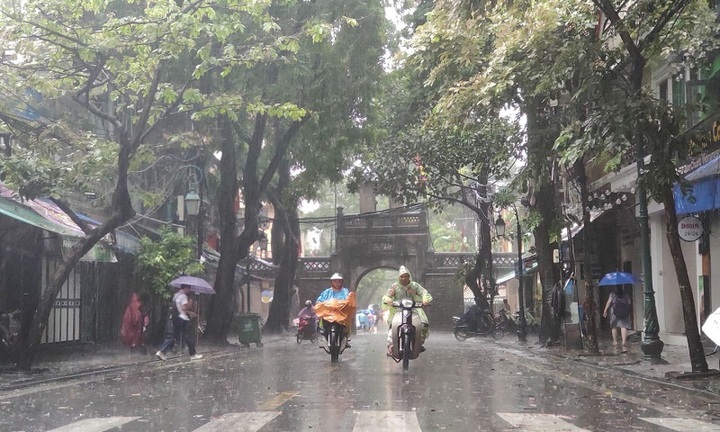 Tin tức dự báo thời tiết hôm nay 13/8: Hà Nội có mưa rào và dông, cục bộ mưa to