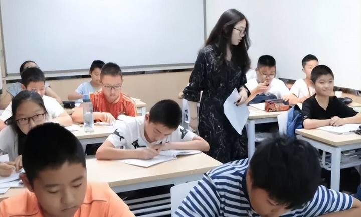 Trung Quốc cấm dạy thêm: Có thực sự tạo ra cạnh tranh công bằng trong giáo dục?