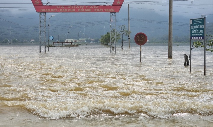 Nước lũ
