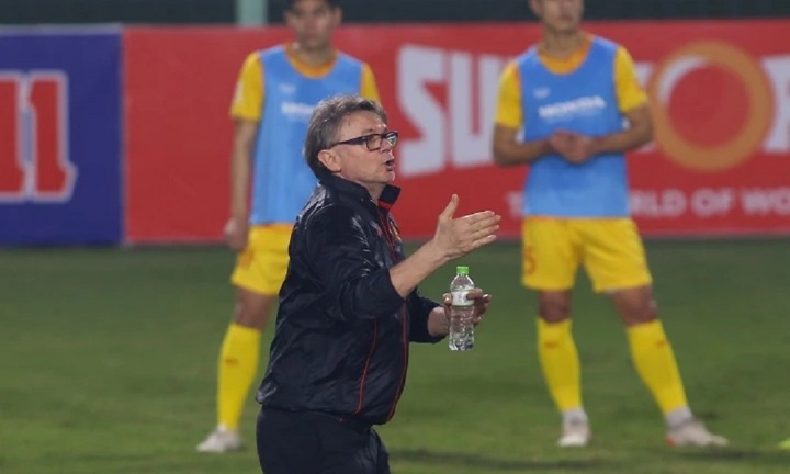 HLV Troussier loại 13 cầu thủ U23 Việt Nam sau đợt tấp huấn đầu tiên