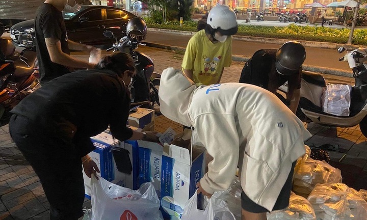 Hạnh phúc là khi biết cho đi