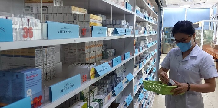 Giữa tình trạng thiếu vật tư y tế, bệnh viện tỉnh miền núi vẫn đảm bảo thuốc, nguyên liệu