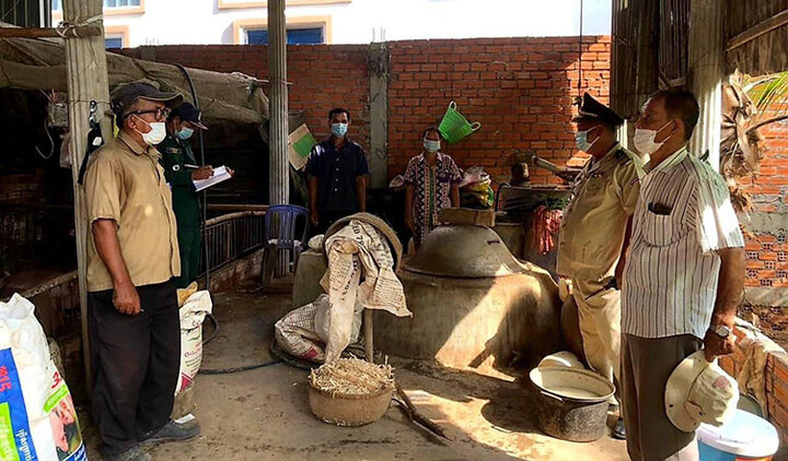 Campuchia: Uống rượu gao pha tạp chất tại đám tang, 11 người tử vong