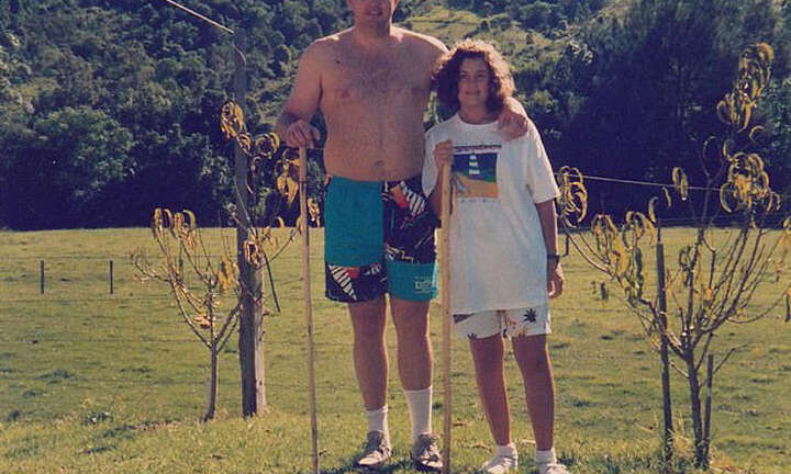 Bức ảnh gia đình tưởng hạnh phúc nhưng lại ẩn chứa tội ác khó dung thứ của người cha dượng