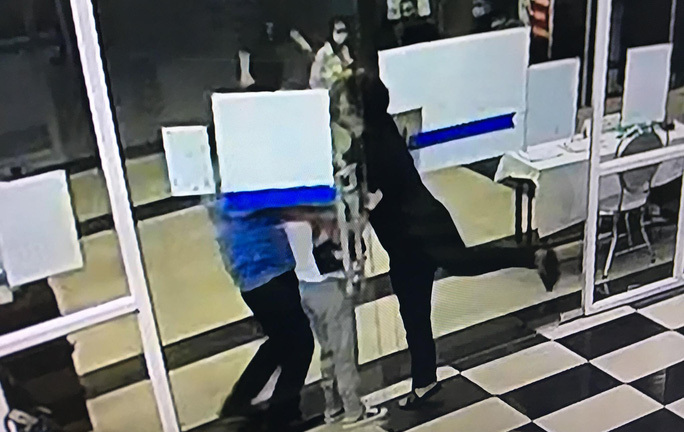 Lạng Sơn: Người nhà bệnh nhân hành hung bảo vệ bệnh viện vì được nhắc phòng dịch COVID-19