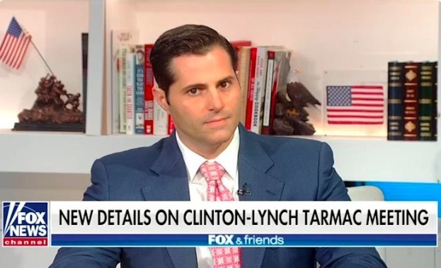 Nhà báo từng phanh phui bí mật của ông Bill Clinton qua đời ở tuổi 45, nghi do tự tử