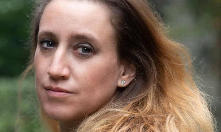 Cô gái sát hại cha dượng và sự thật về cuộc sống như