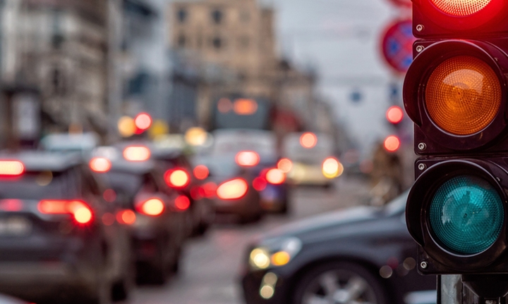 Để trả thù tình cũ, người phụ nữ mượn ô tô, vượt đèn đỏ 49 lần liên liếp