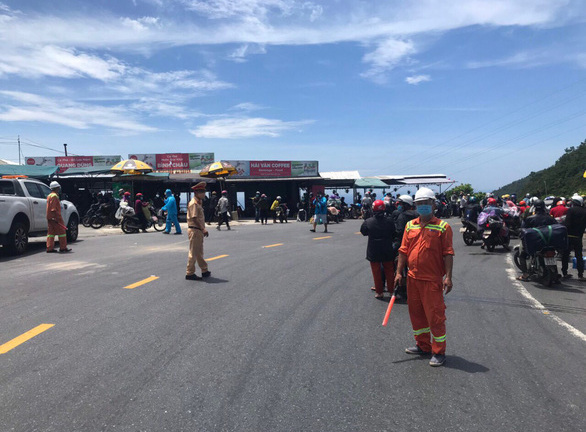 Quá tải vì dòng người ùn ùn kéo về quê, hầm Hải Vân dừng trung chuyển