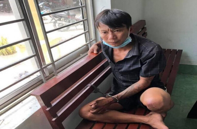 Cần Thơ: Cầm dao chém 2 bảo vệ dân phố vì không cho vợ ra qua chốt kiểm soát