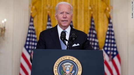 Câu hỏi lớn trong tuần khó khăn nhất của Tổng thống Biden
