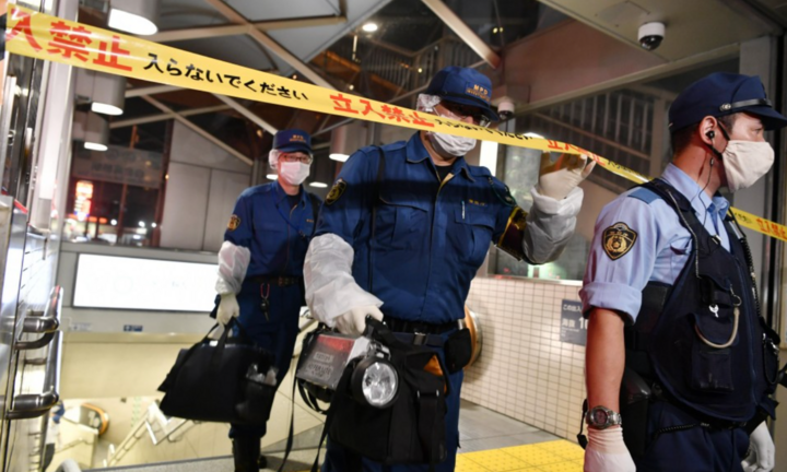 Tấn công bằng axit ở ga tàu điện ngầm Tokyo, 2 người bị bỏng 