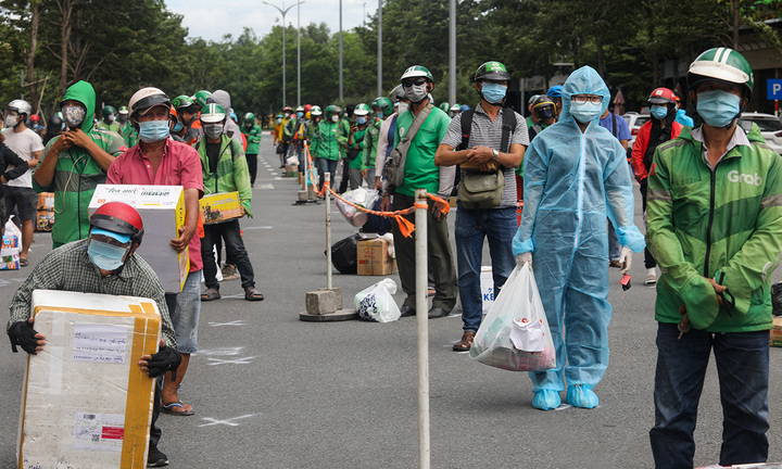 TP.HCM. cho phép shipper hoạt động ở 8 quận, huyện 