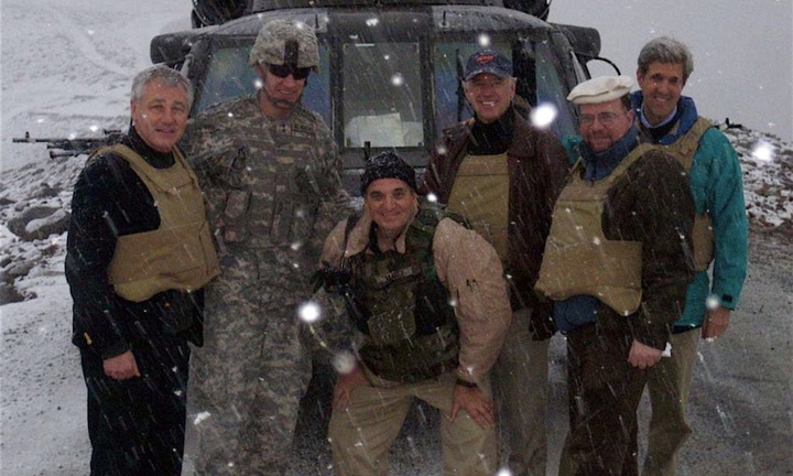 Thông dịch viên từng cứu ông Biden 13 năm trước bị bỏ lại ở Afghanistan