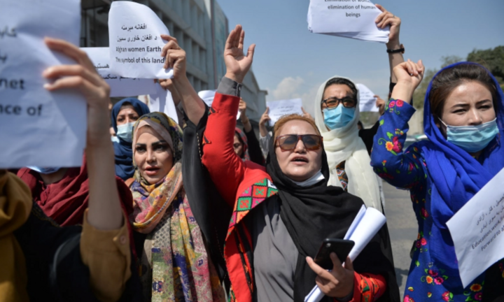 Phụ nữ Afghanistan biểu tình đòi ghế trong chính phủ mới do Taliban thành lập