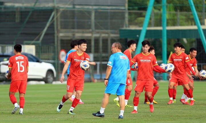 HLV Park trả 2 cầu thủ về CLB, đón Minh Vương và Bùi Tiến Dũng trở lại đội tuyển