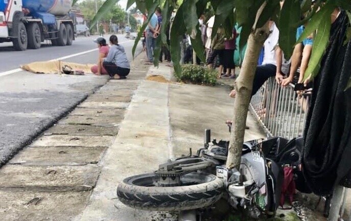 Tin tức tai nạn giao thông mới ngày 18/9: Va chạm với xe máy điện, nam thanh niên tử vong tại chỗ