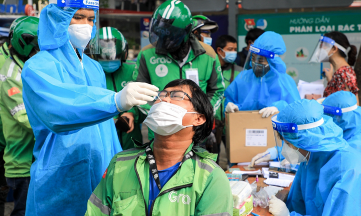 TP.HCM: Các doanh nghiệp tổ chức cho shipper tự xét nghiệm COVID-19