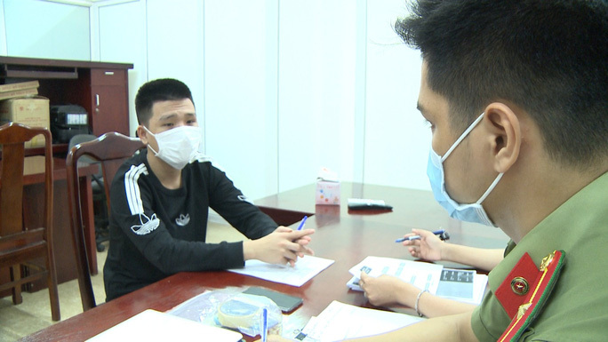 Bắt thanh niên 18 tuổi lập Facebook 