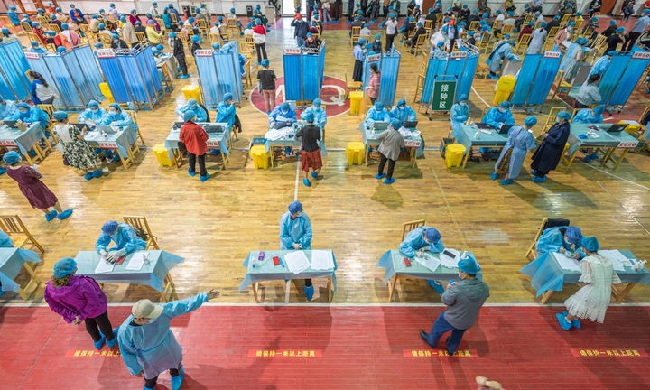 Ít nhất 18 tỉnh ở Trung Quốc bắt đầu tiêm mũi tăng cường vaccine ngừa COVID-19