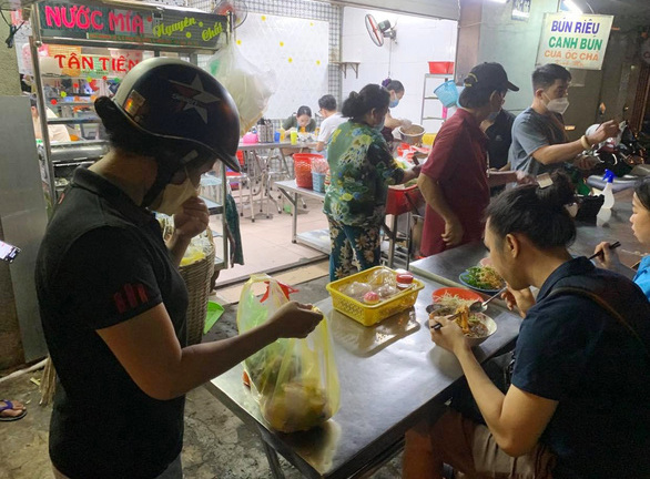 TP.HCM cho phép nhà hàng phục vụ tại chỗ từ ngày 28/10