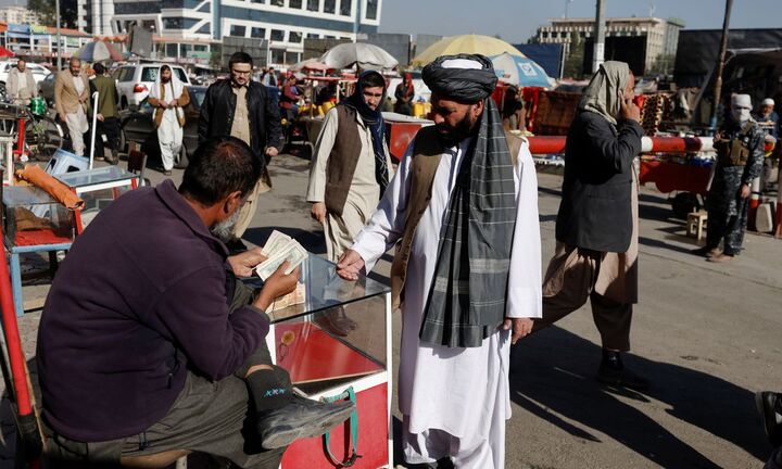 Taliban cấm người dân Afghanistan dùng ngoại tệ