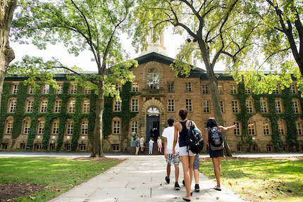 Mỹ chứng kiến tỷ lệ nhập học đại học thấp kỷ lục trong 50 năm