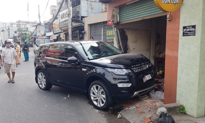 Tin tức tai nạn giao thông mới ngày 10/11: Ô tô tông sập tường nhà dân, một người thiệt mạng