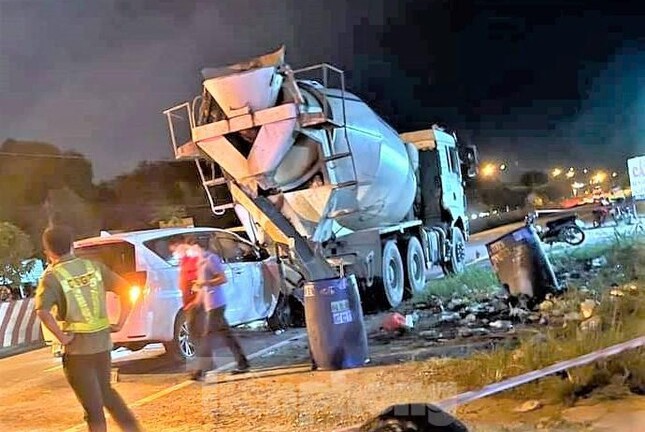 Tin tức tai nạn giao thông mới ngày 14/11: Dừng xe bên đường, tài xế xe bồn bị xe du lịch tông tử vong